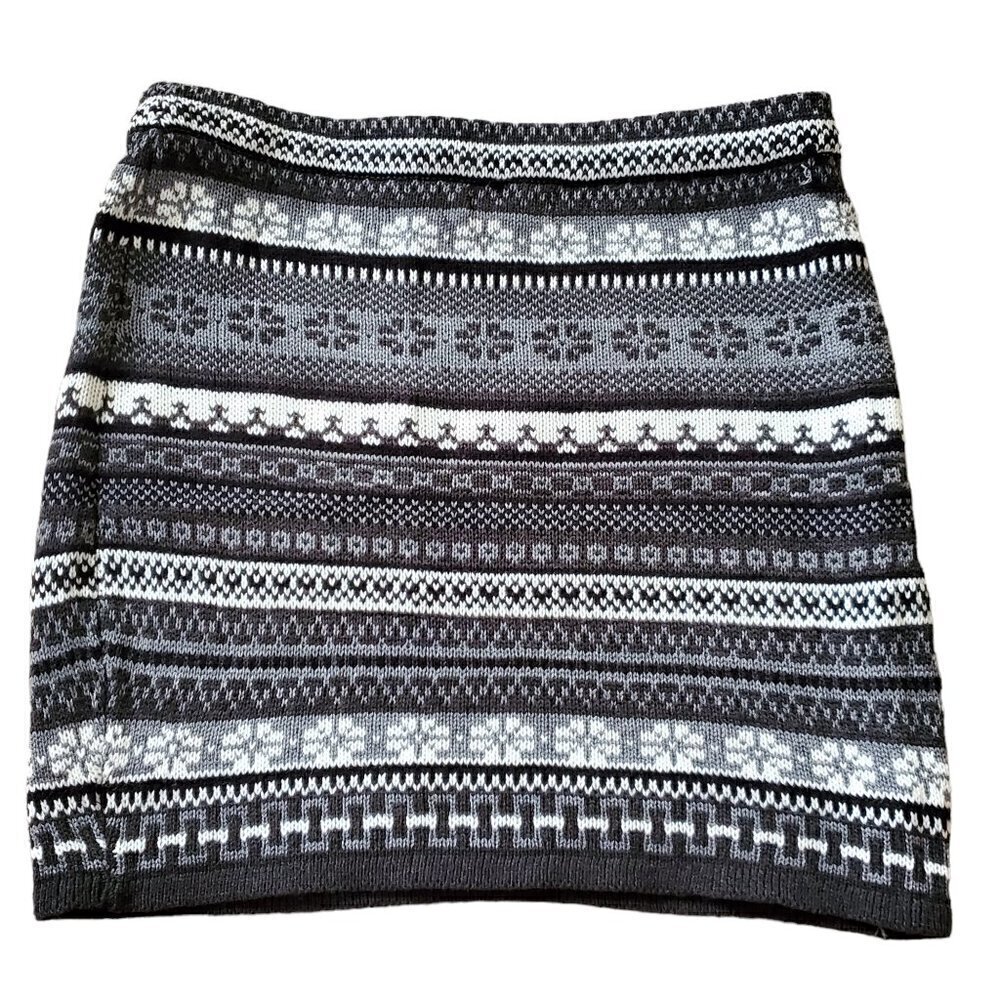JESSICA SIMPSON SWEATER SKIRT SIZE MED